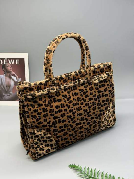 Picture of Prada Handbags _SKUfw216209844fw